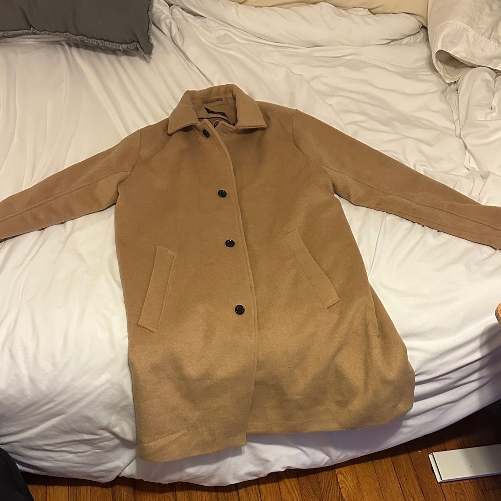 Classic Tan Men’s Trench Coat